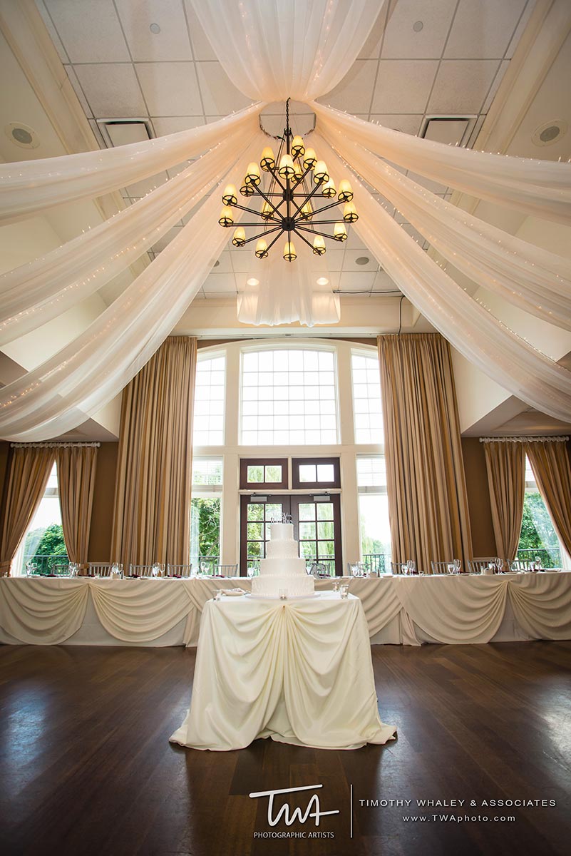 TWA_Arrowhead_Marek801x1200 ArrowHead wedding and ballroom venue with wedding cake table in the middle